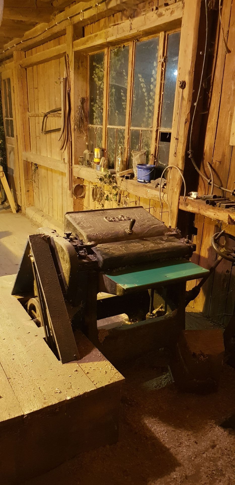 Hobľovačka, jeden z najpraktickejších strojov v dielni.